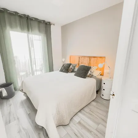 Amazing 2 Bedroom With Big Sun Terrace Centre シッチェス